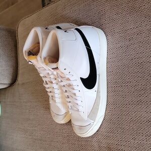 Nike Blazer Mid '77 Vintage White Black Sneakers CZ1055-100 Women's 10, Men's 8